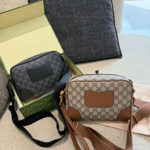 Gucci Emblem Crossbody Clutch Bag - 2 Colors