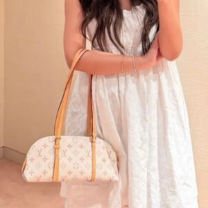 Louis Vuitton Handbag - 1 Colors #105918